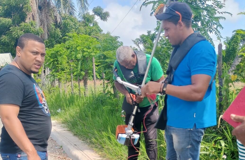 Director de la Junta Municipal Cambita el Pueblecito Gilberto Javier Garabitos realiza gran operativo de limpieza y sanamiento en orillas de carreteras